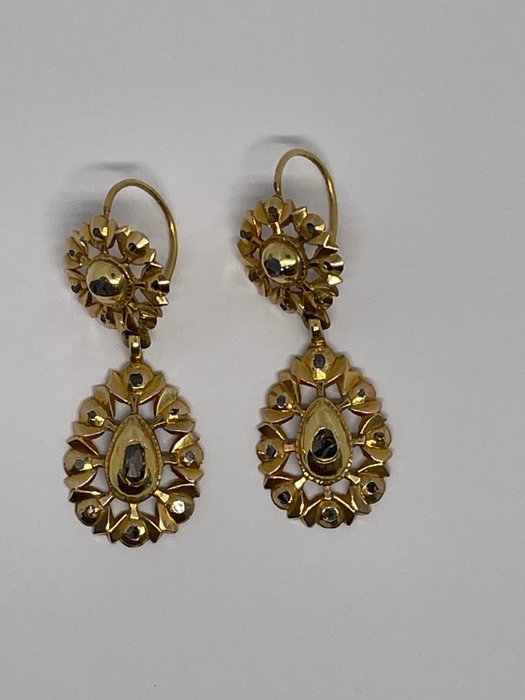Drop earrings kt. for sale  