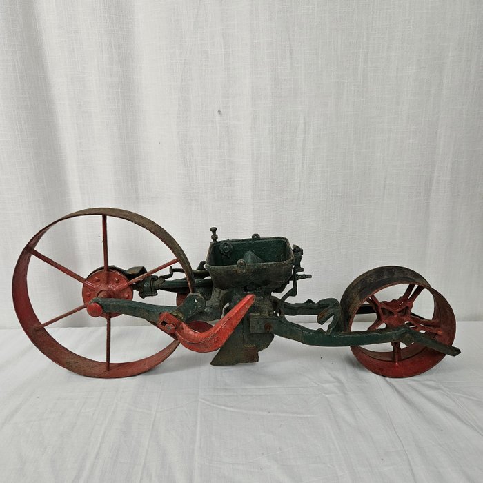 Antique sowing machine for sale  