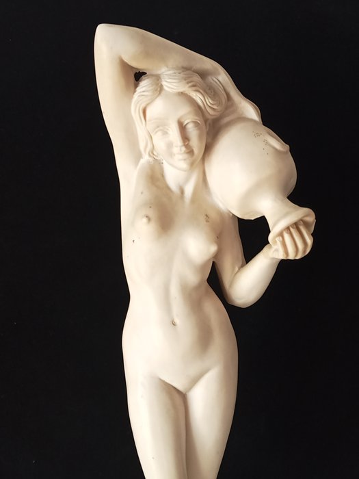 Statuette nudo donna usato  