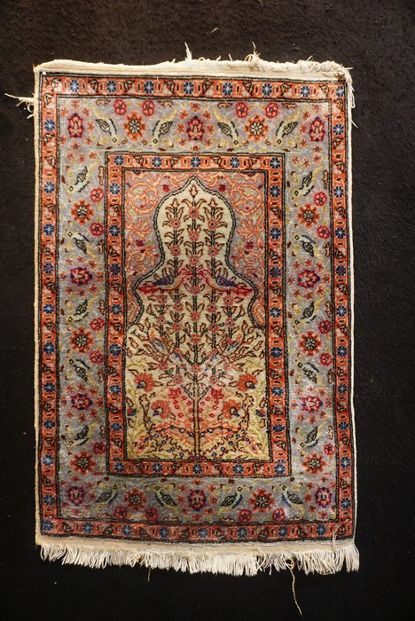 Kayseri silk carpet usato  