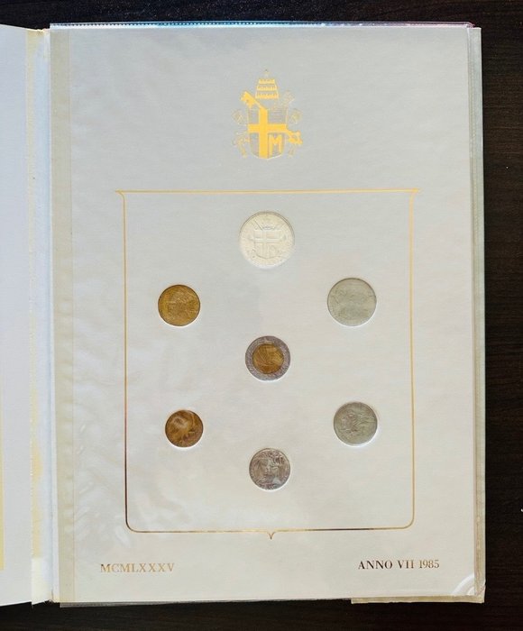 Book. vaticano monete usato  
