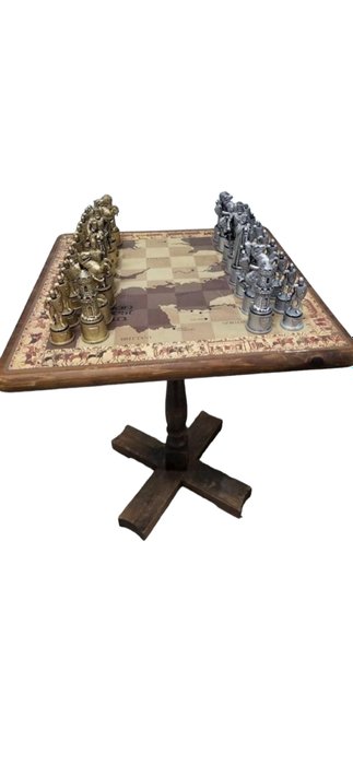 Antique medieval chess d'occasion  