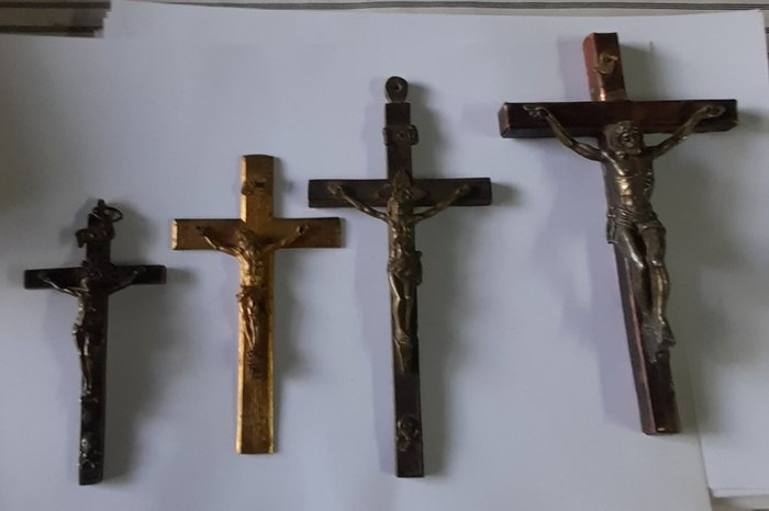 Crucifix alloy bronze d'occasion  