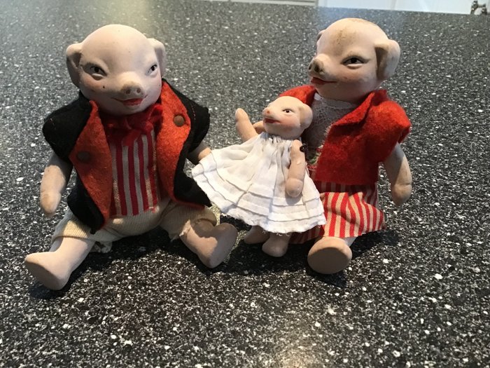 Figure pig family for sale  