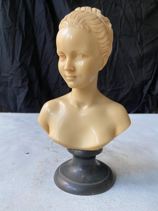 Arnoldo giannelli bust for sale  