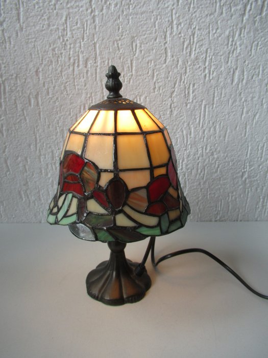 Table lamp stained for sale  