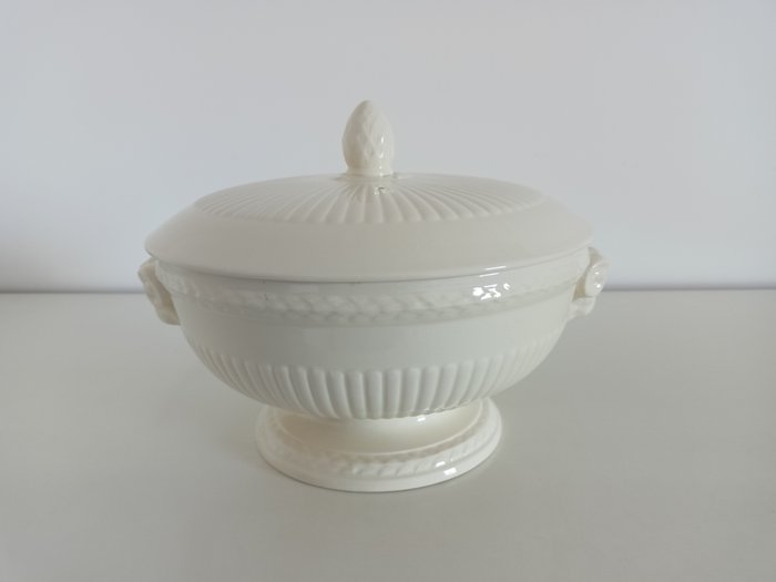 Wedgwood serving dish d'occasion  