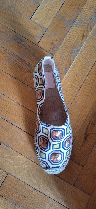 Tory burch flat for sale  