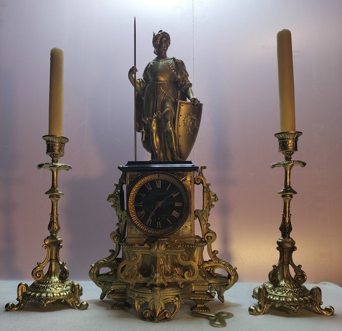 Clock and garniture d'occasion  