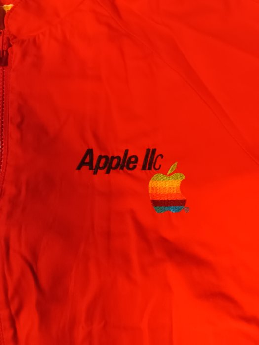 Apple iic coat usato  