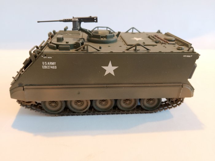 Model military vehicle usato  