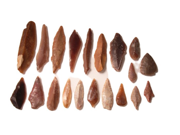 Neolithic arrowheads and usato  
