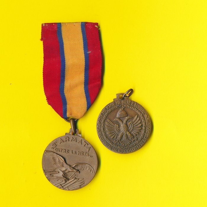 Italy medal guerra usato  