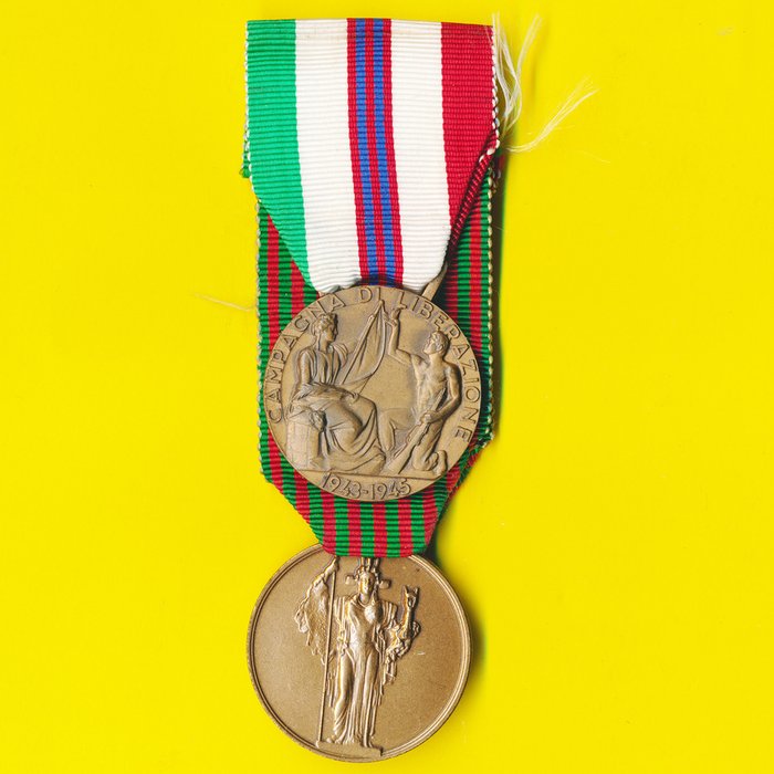 Italy medal ww2 usato  