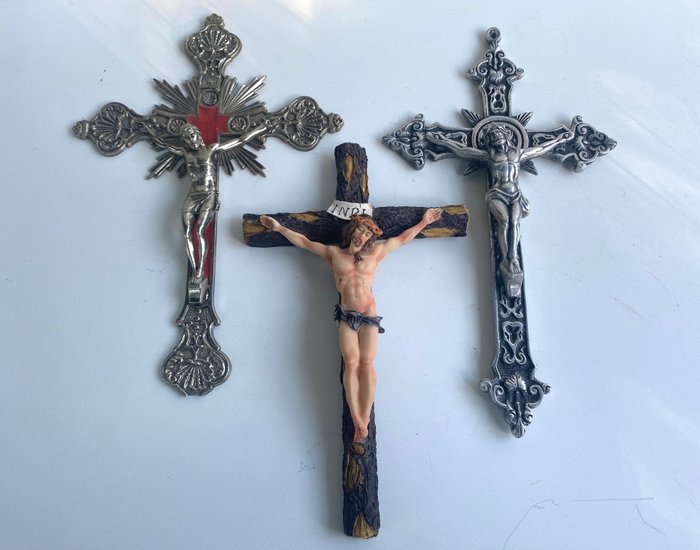 Set crucifixes iron usato  