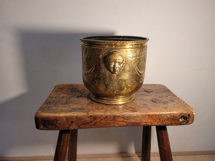 Vase antique bronze for sale  