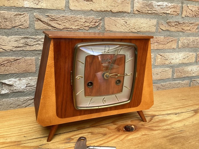 Mantel clock wuba for sale  