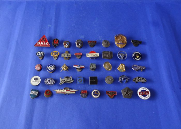 Different car pins usato  