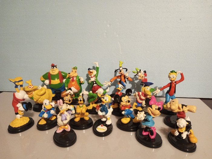 Disney character figurines d'occasion  