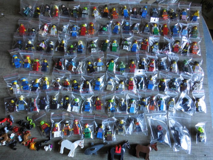 Lego 120 minifigures d'occasion  