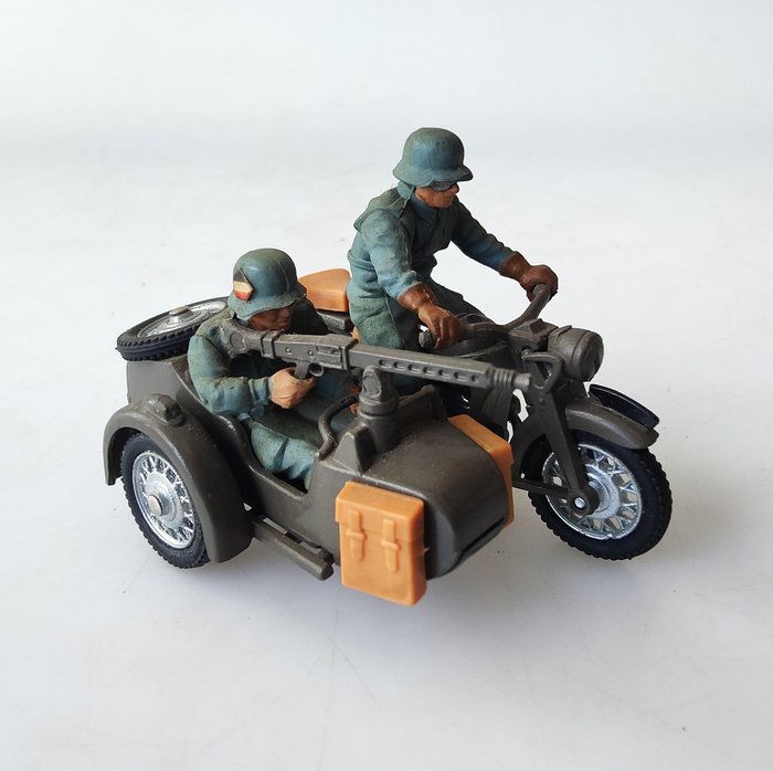 Britains toy tank d'occasion  