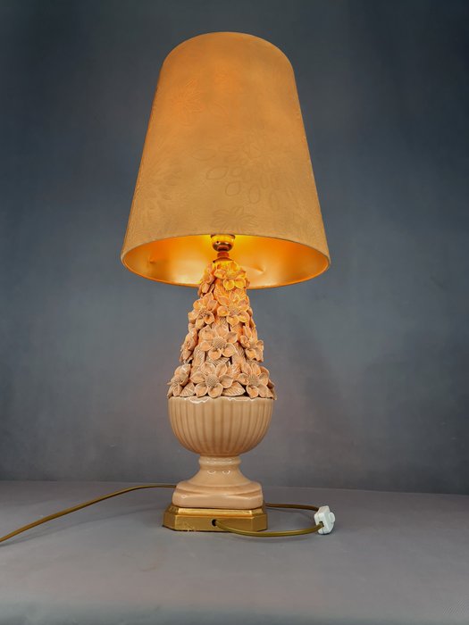 Table lamp manises for sale  