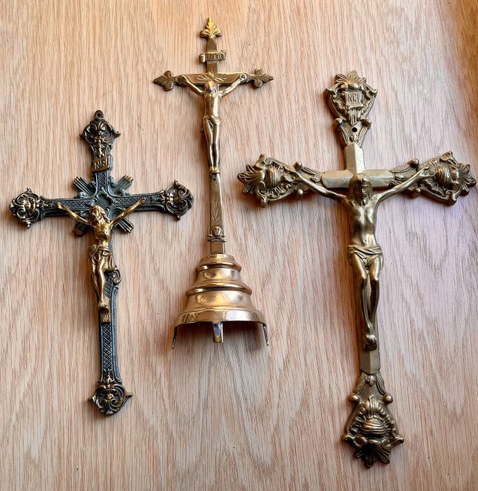 Set religious crosses usato  
