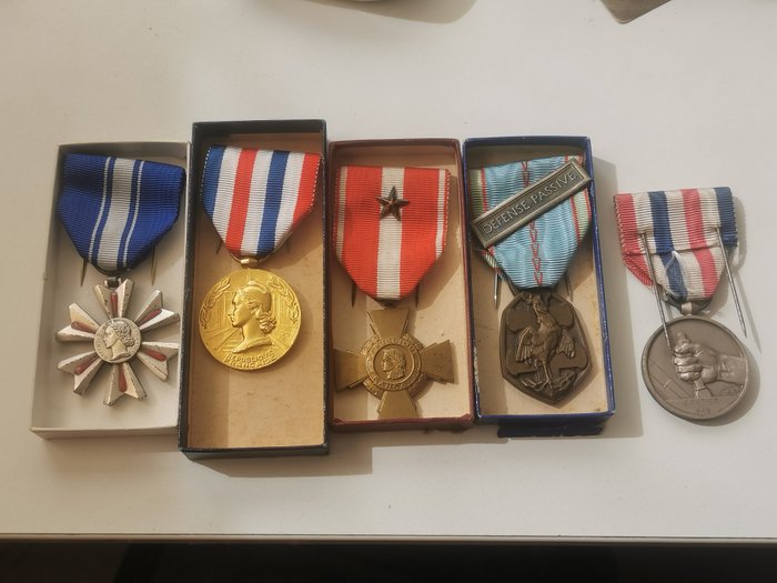 Service medallion lot for sale  