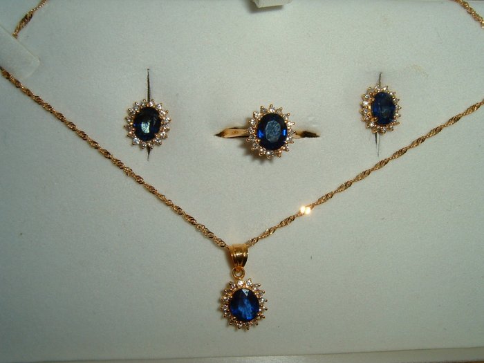 Piece jewellery set for sale  