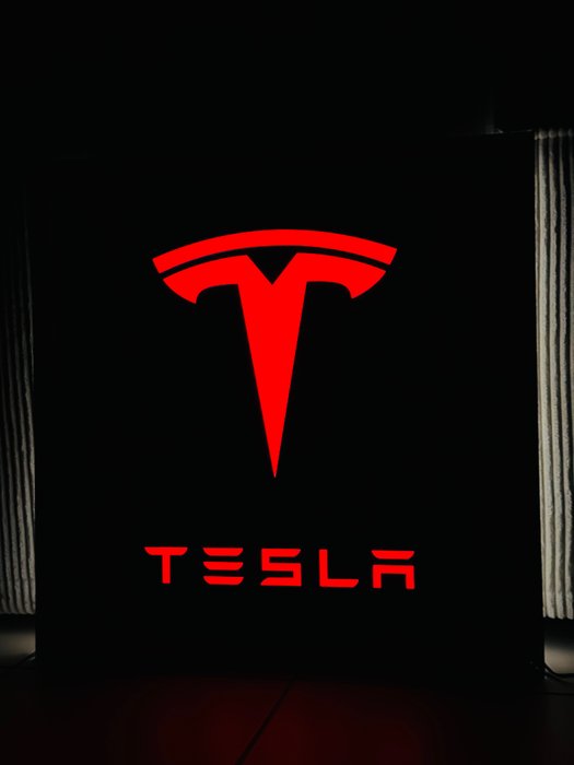 Tesla lighted sign usato  