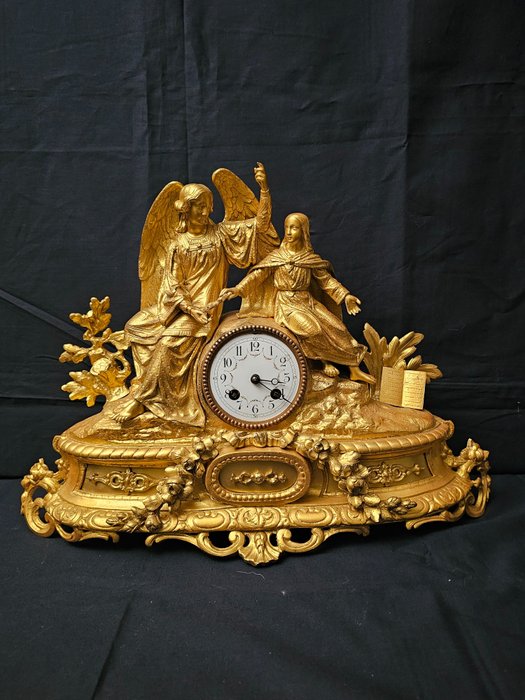 Figural mantel clock d'occasion  