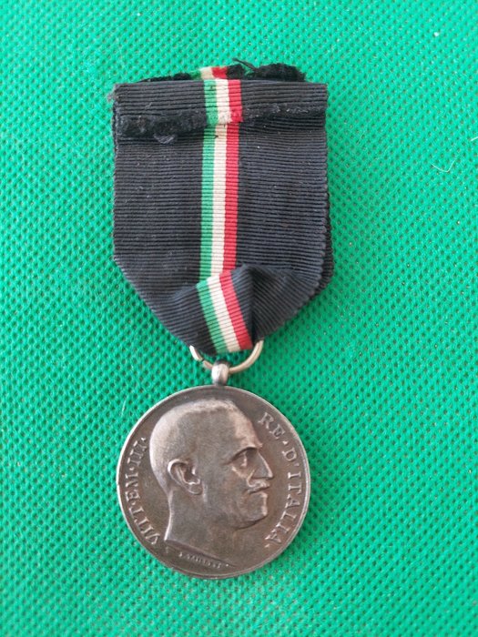 Italy medal medaglia usato  