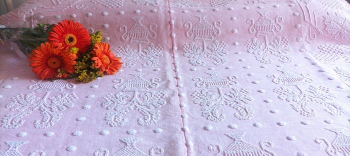 Spectacular linen quilt for sale  