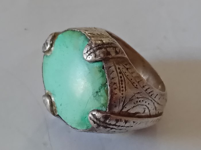 Ring with turquoise usato  