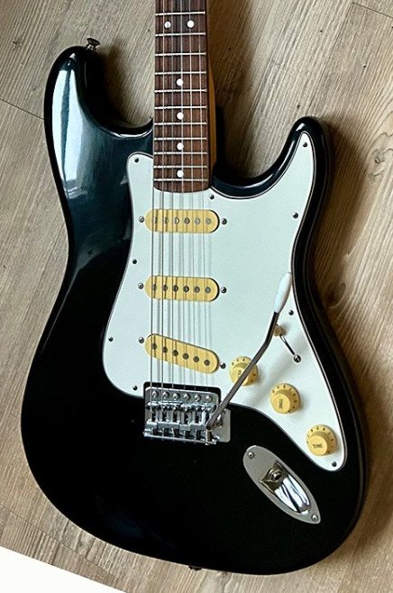 Hondo stratocaster electric for sale  
