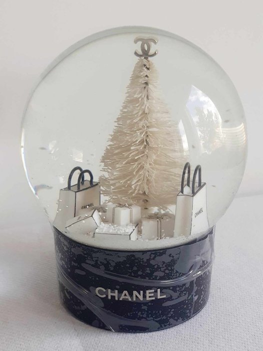 Chanel snow globe d'occasion  