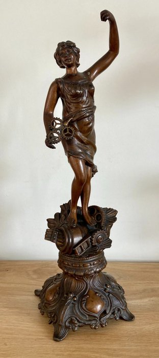 Statue féminine cm for sale  
