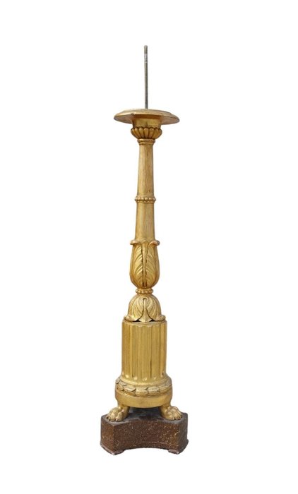 Antico candelabro intagliato usato  