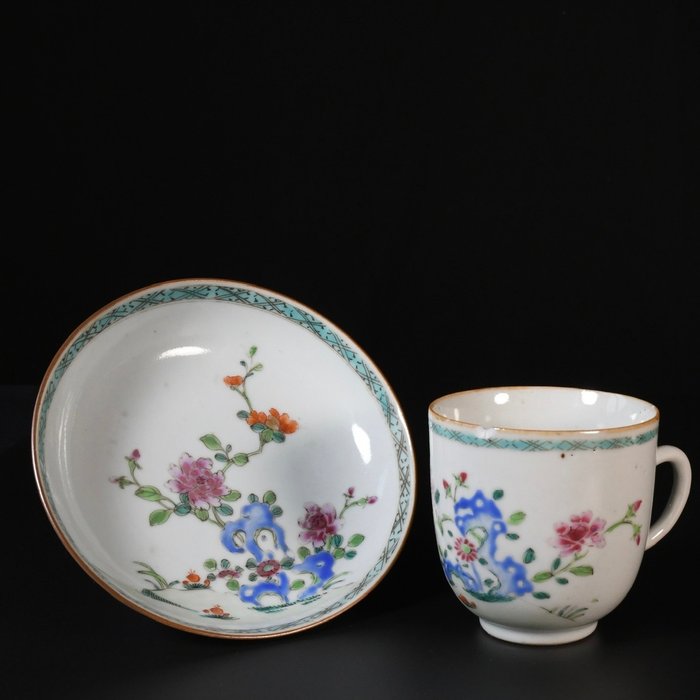 Cup and saucer d'occasion  