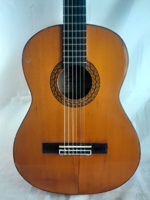 Gaspar valencia chitarra usato  