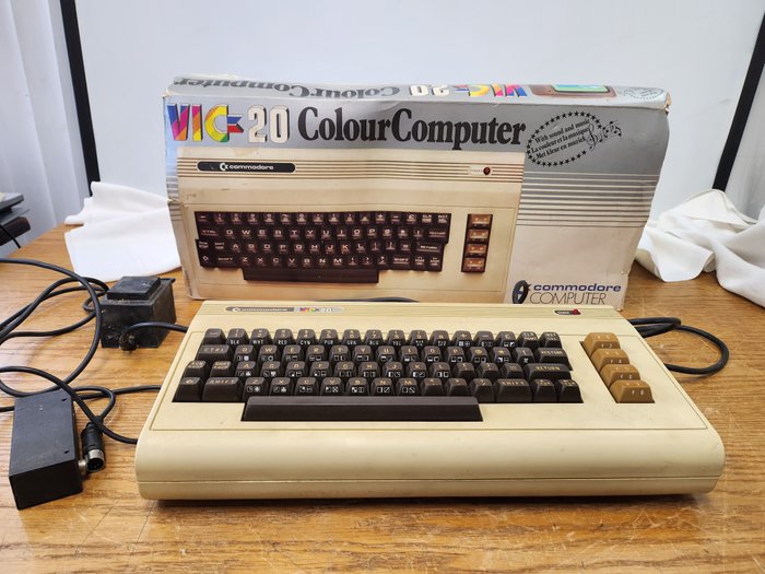 Commodore vic computer usato  