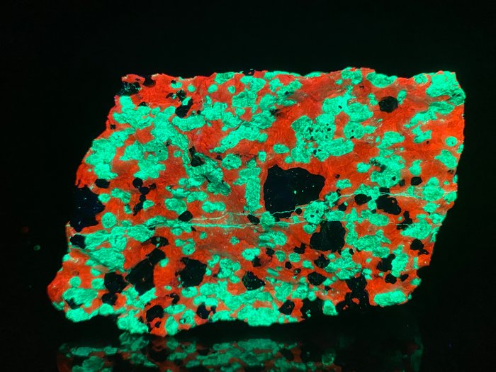 Extremely bright willemite for sale  