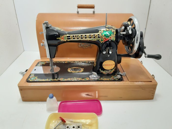 Success sewing machine usato  