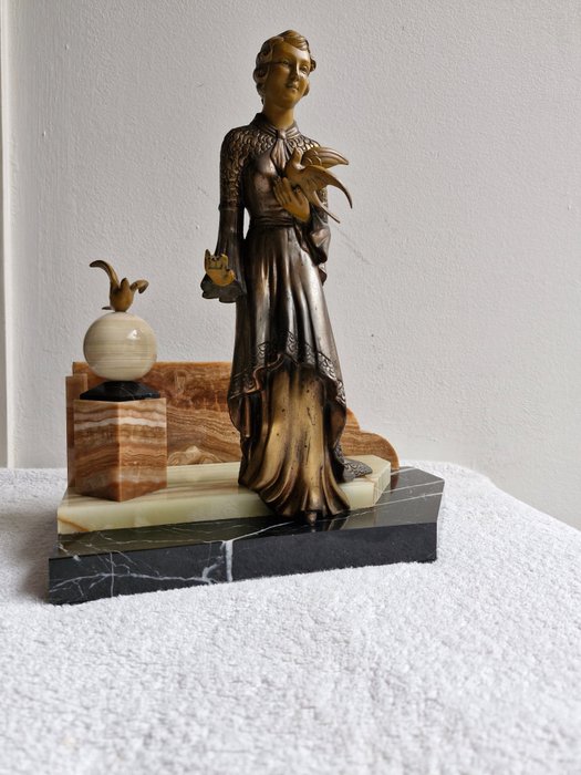 Rochard statue vrouw d'occasion  