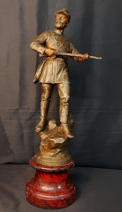 Statue cacciatore cm for sale  