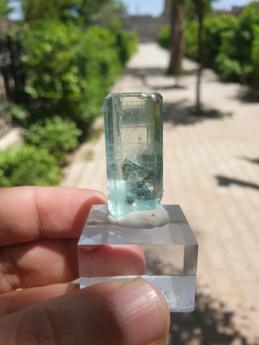 Natural aquamarine crystal for sale  