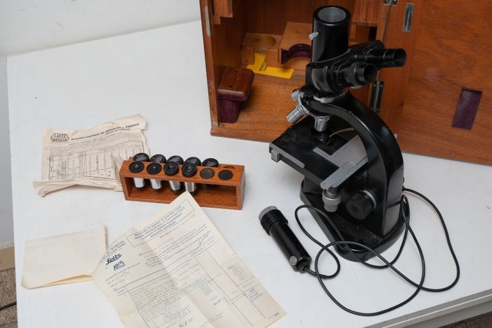 Binocular microscope leica usato  