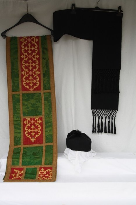 Altar cloth decorated usato  