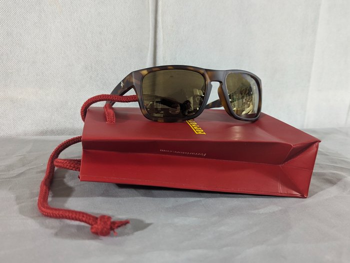 Ferrari occhiali sole usato  