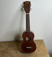 Ukulele soprano de mogno acetinado KALA com encadernação branca (KA-S) tem estojo rígido 2944, usado comprar usado  Enviando para Brazil
